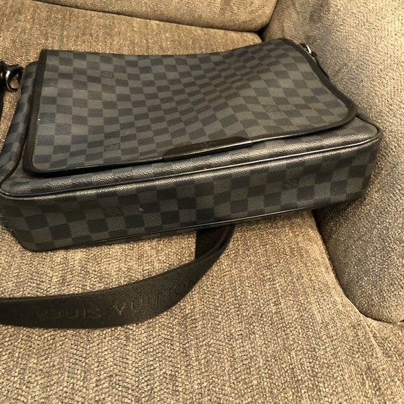 Louis Vuitton graphite messenger - Picture 11 of 13